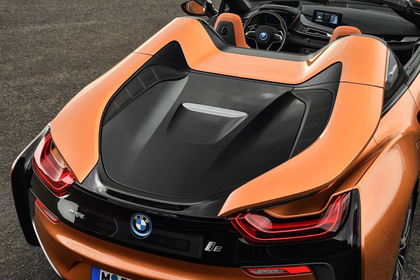 Atnaujingas BMW i8 bus siūlomas ne tik su kupė, bet ir su rodsterio kėbulu.