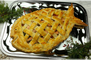 Sluoksniuotos tešlos pyragas su lašiša taps tikru stalo karaliumi