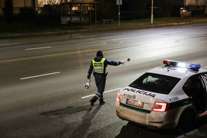 Rankinį stabdį išbandžiusiam „Golf“ vairuotojui gresia griežta bausmė