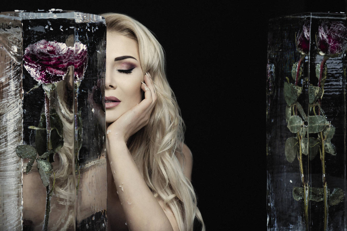 Natalija Bunkė.<br>Nuotraukos: Lauros Kavaliauskaitės Fotografuota bendrovėje Mirata Drabužiai: Inži Skulptūros: Ledo meistrų