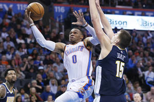 NBA: Russellas Westbrookas prisiminė, ką reiškia daug mėtyti, „Spurs“ pasinaudojo šansu