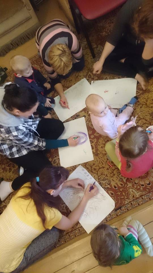 Caritas motinos ir vaiko namuose nuolat gyvena 12 mamų su savo atžalomis.<br> Caritas nuotr.