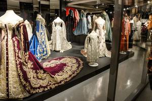 Rusijos Ermitažo muziejus eksponuoja retą carų šeimos drabužių kolekciją