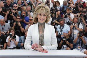 80-metį švenčianti Jane Fonda – apie bulimiją, plastines operacijas ir metalą jos galvoje