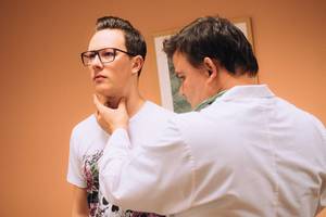 Likus parai iki koncertinio turo Martynas Levickis apsilankė pas medikus