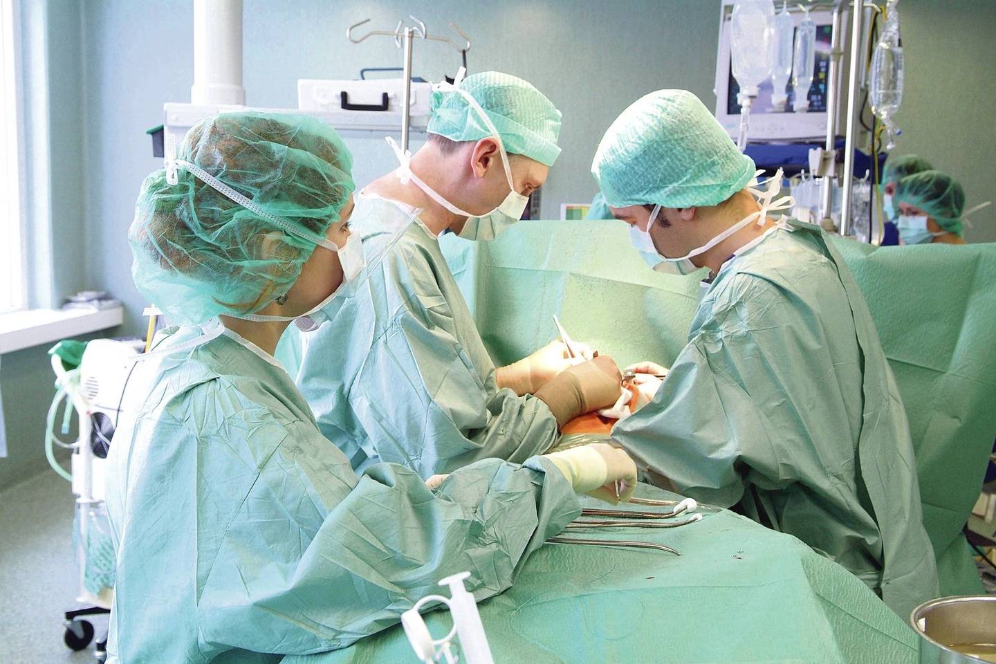 Lietuvoje kasmet būna apie penkiolika atvejų, kai per pirmąsias 28 gyvenimo dienas naujagimiams dėl įgimtų ydų pagalbą turi suteikti širdies chirurgas.<br>Nuotr. iš LR archyvo
