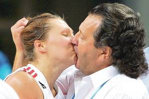 Šalia ekstravagantiškojo milijonieriaus našlės atsirado naujas vyras