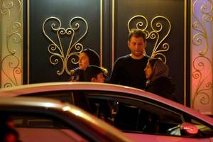 Irane kilus panikai per žemės drebėjimą sužeista beveik 100 žmonių, mirė nėščioji