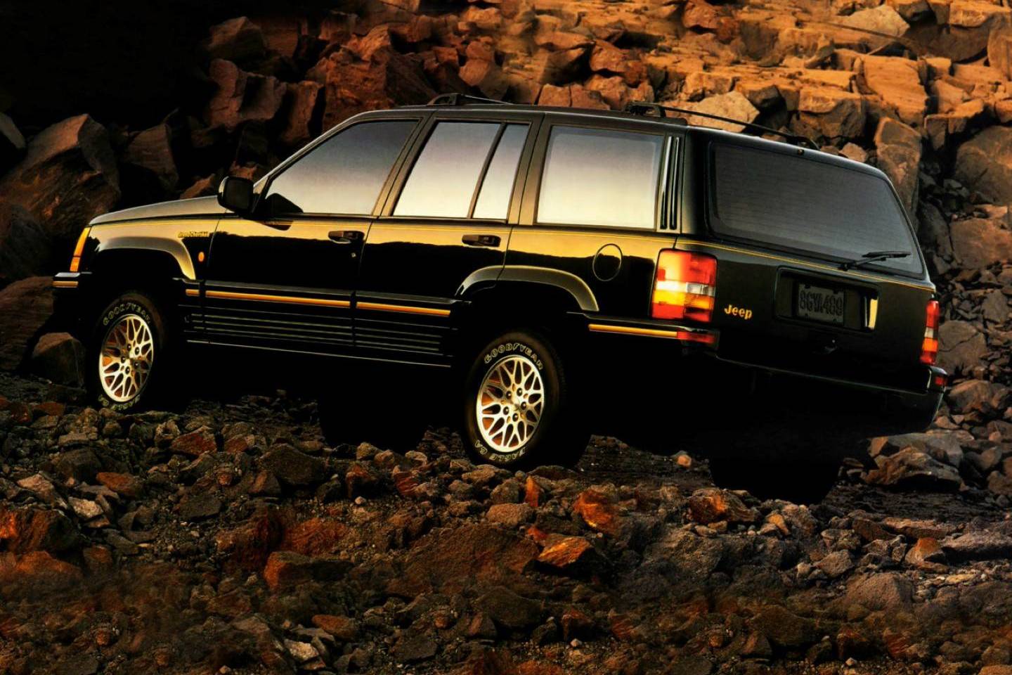„Jeep Grand Cherokee“ (1995 m.).<br>Gamintojo nuotr.