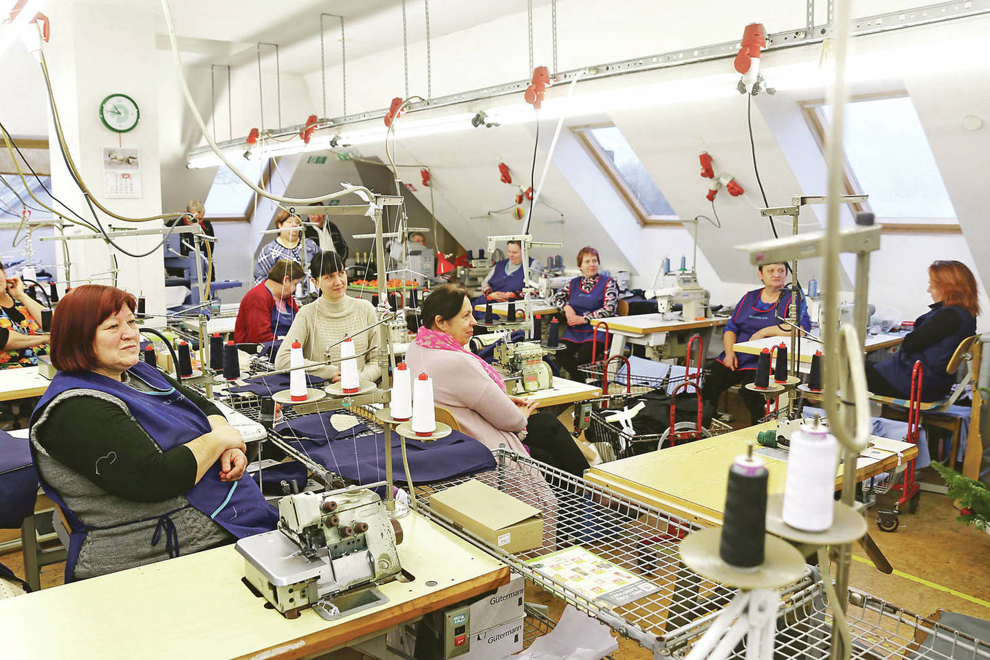 Iš 1998 metais Vilkijoje įkurto siuvimo cecho išaugo savarankiška, stabiliai dirbanti įmonė, kurios gaminiai vertinami ir užsienio šalių rinkose. <br>KRS nuotr.