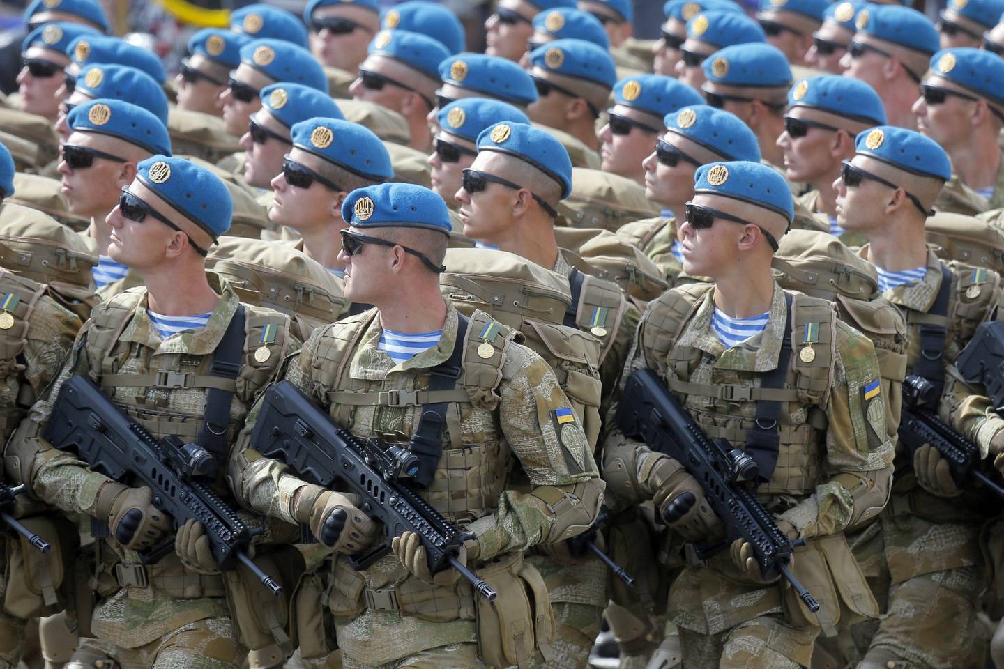 JAV Valstybės departamentas penktadienį paskelbė, kad Vašingtonas „nusprendė tiekti Ukrainai sustiprintus gynybinius pajėgumus“ ir kad tai yra „dalis pastangų padėti Ukrainai sukurti savo ilgalaikius gynybinius pajėgumus, ginti savo suverenumą ir teritorinį vientisumą bei pasipriešinti tolesnei agresijai“.  <br>AP nuotr.