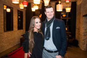 Danielius Bunkus su sužadėtine Viktorija šventėms pasipuošė vienodais rūbais