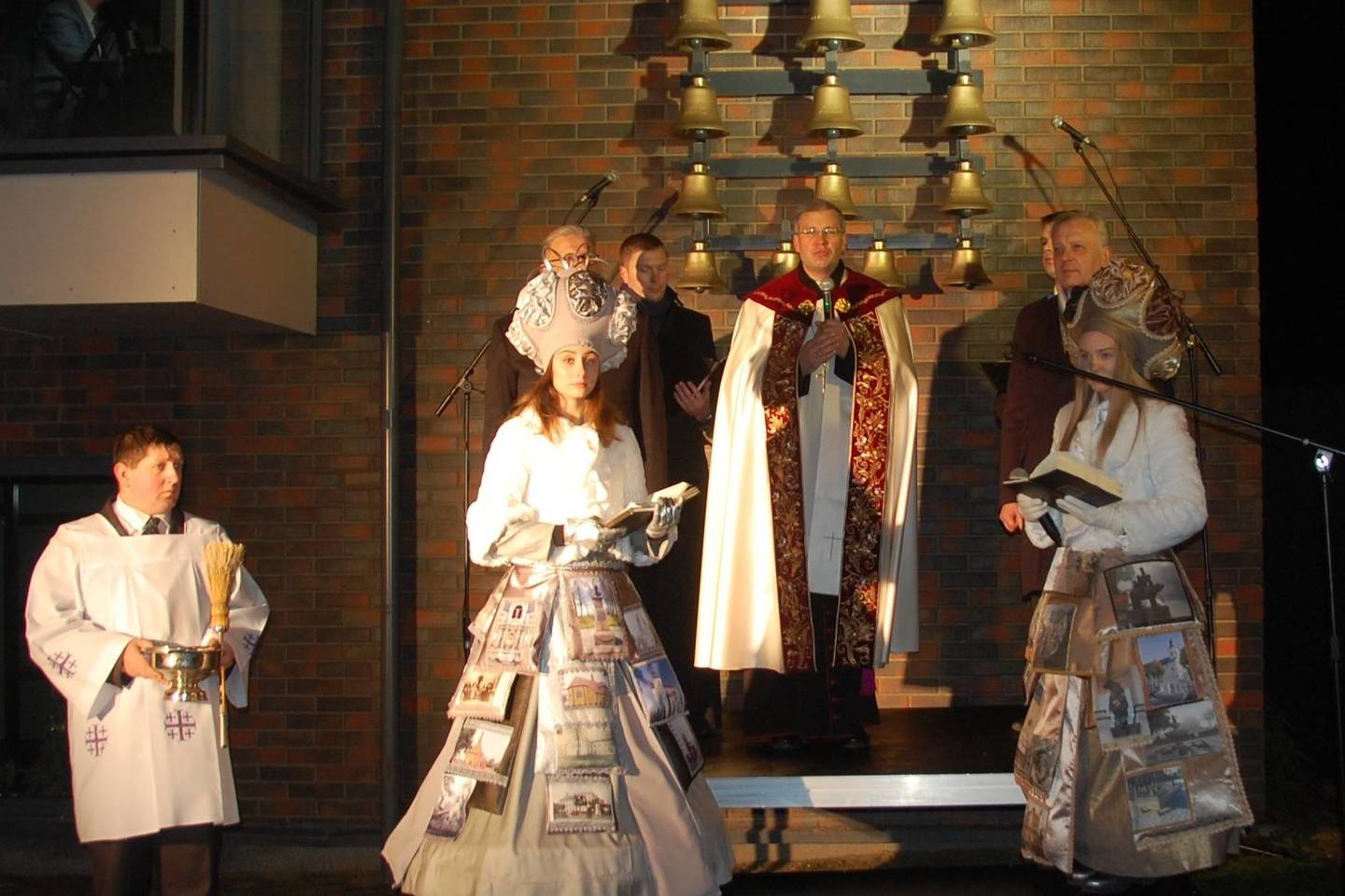 Kariljono varpų, išlietų Nyderlanduose, atidengimo švente telšiuose užbaigtas Žemaičių vyskupystės 600 metų jubiliejus. <br> Rengėjų nuotr.