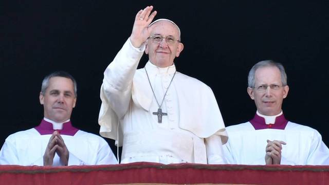 Popiežius Pranciškus tikintiesiems pasiuntė kalėdinį sveikinimą
