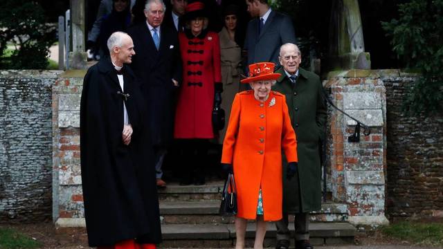 Princo Hario sužadėtinė pirmą kartą viešai pasirodė kartu su karališkąja šeima