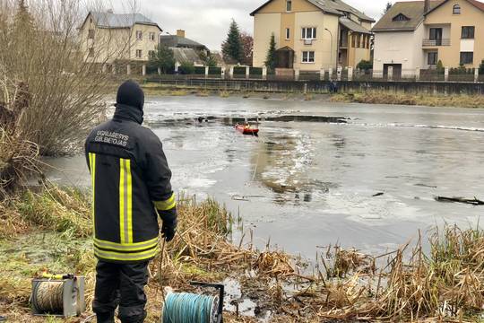 Vilniaus ugniagesiai ištraukė dvidešimtmetį skenduolį 