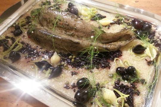 „Pasiplaukiojimas dviese“: citrinomis ir kaparėliais įdaryti upėtakiai