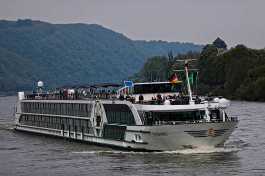 Vokietijoje keleivinis laivas įsirėžė į tilto atramą: sužeisti 27 žmonės 