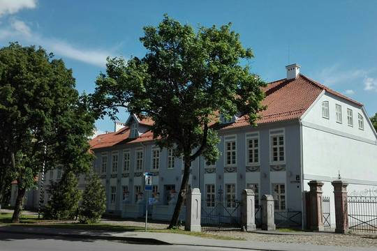 Sename dvare – modernių permainų vėjai