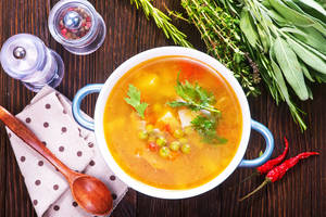 Detoksikuojanti sriuba ir dar du patiekalai, gelbstintys po švenčių 