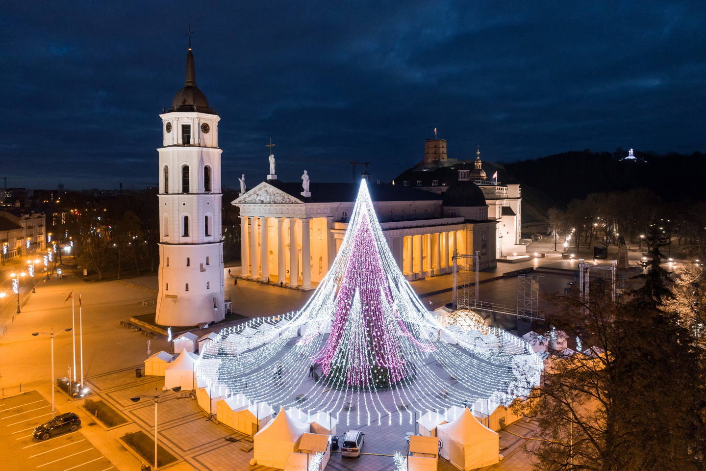 Vilniaus Kalėdų eglė susilaukė labai daug teigiamo dėmesio užsienyje.<br> S.Žiūros nuotr.