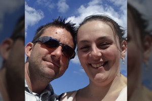 Vyras pasidalino mirštančios žmonos nuotrauka: moterį liga pavertė neatpažįstama