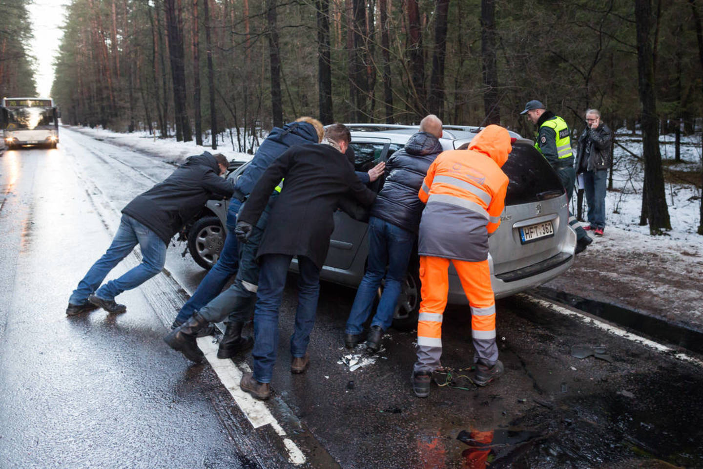  Vilniaus policija ieško šios avarijos liudininkų.<br> M. Ambrazo nuotr.