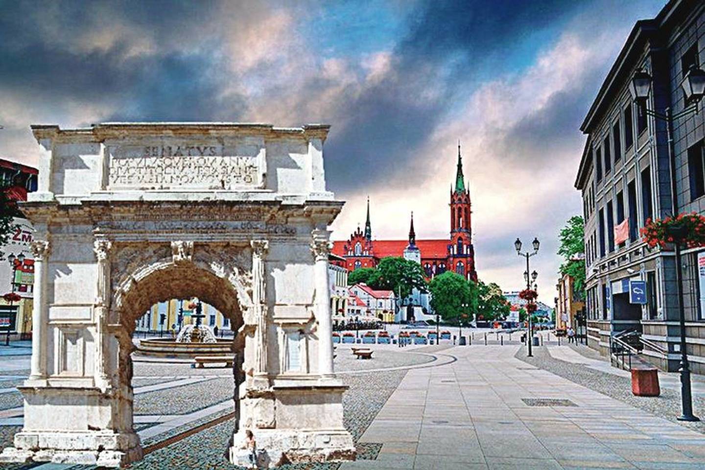 Triumfo arka Balstogės mieste primintų paryžietiškąją. O Varšuvos triumfo arką turėtų skalauti Vyslos vandenys.