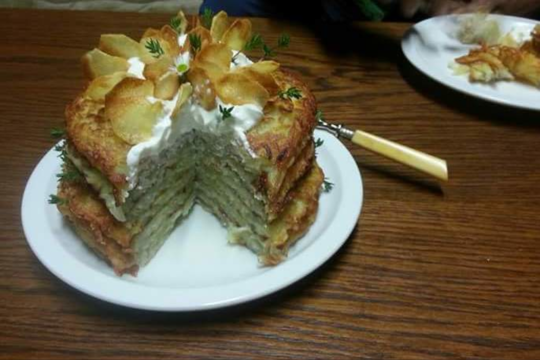 Bulvinių blynų tortas. Paprastas, bet sielą džiuginantis patiekalas