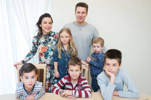 Ketvirtą vaiką įsivaikinti nusprendusiai šeimai likimas iškrėtė pokštą