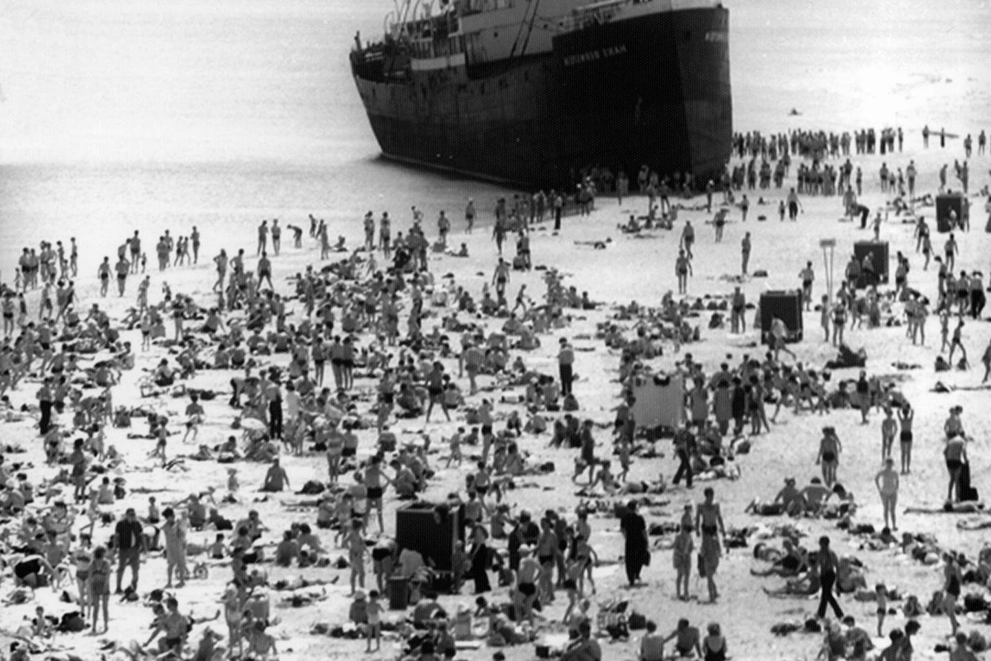  Smiltynėje įstrigęs laivas buvo tapęs kraštovaizdžio dalimi.<br> B.Aleknavičiaus nuotr.