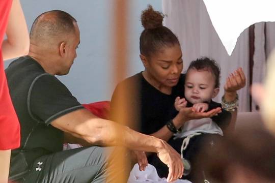 Po skyrybų su smurtaujančiu vyru Janet Jackson mėgaujasi ramybe 