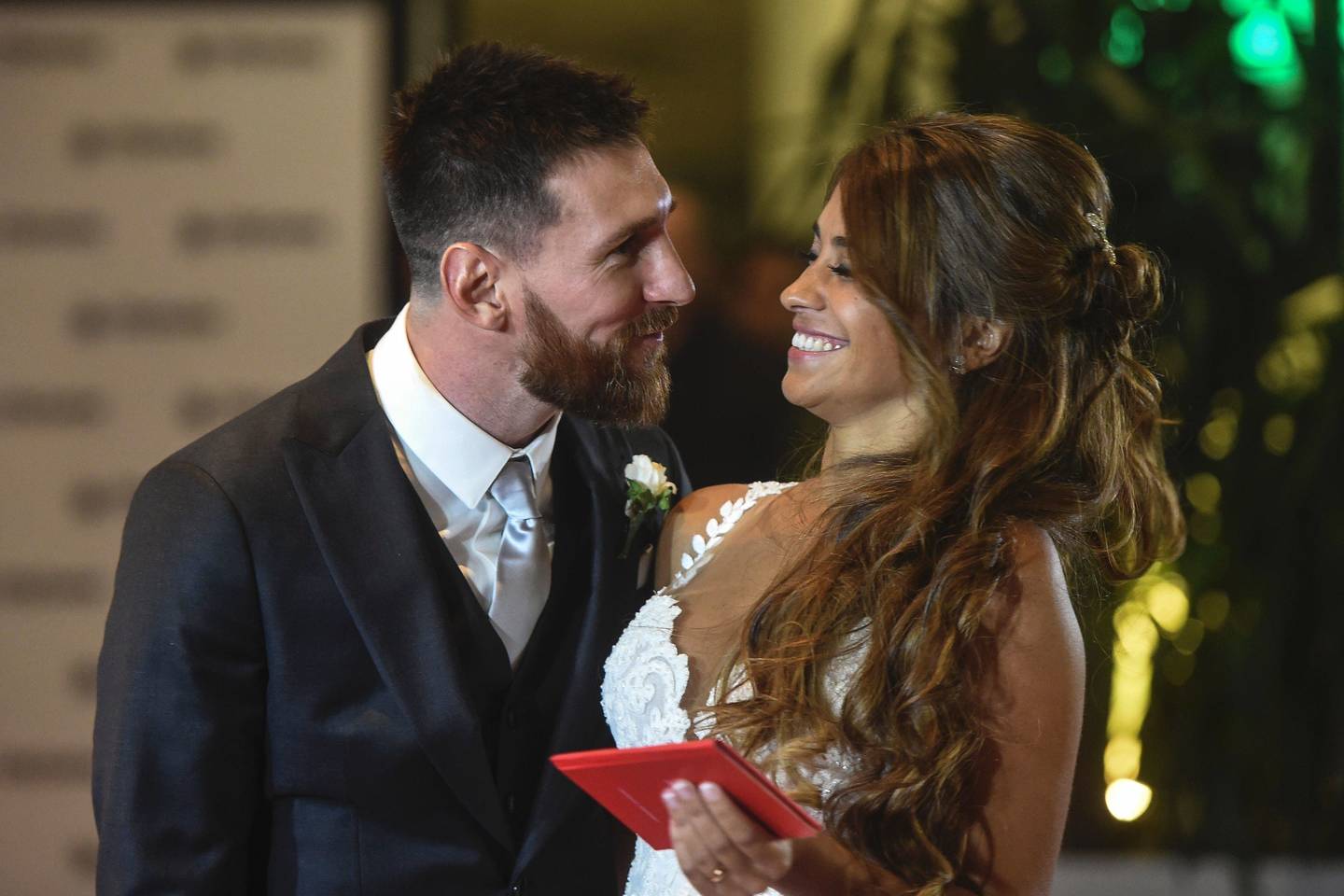  Lionelis Messi ir Antonella Roccuzzo.<br> AFP/Scanpix nuotr.