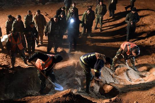 Sirijoje rastos dvi žudynių aukų kapavietės