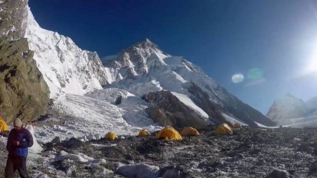Lenkų alpinistai priėmė neįtikėtiną iššūkį – žiemą kops į K2 viršūnę