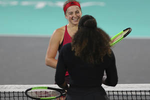 Latvijos žvaigždė pasveikino į teniso aikštyną sugrįžusią Sereną Williams