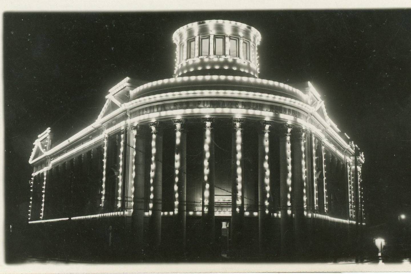  Kaunas. Teisingumo ministerijos rūmų naujametė iliuminacija.1936 m.