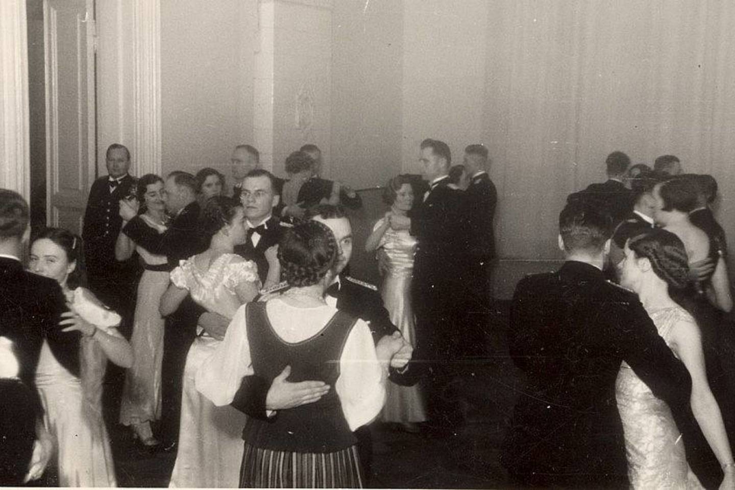  1938-ųjų sutikimo šventė Kauno karo aviacijos karininkų ramovėje.<br> J. Miežlaiškio nuotr.