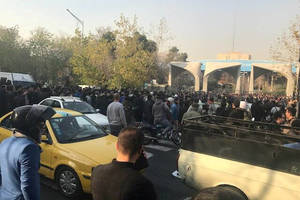 Protestai Irane pareikalavo daugiau aukų: prezidentas įspėjo dėl grėsmės