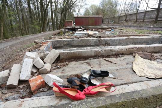 Girta trijulė padegė verandą 