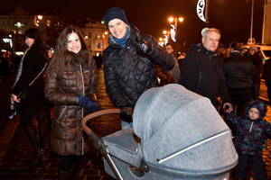 Nerijus Juška su žmona ir vaikais Naujuosius sutiko prie Vilniaus eglės