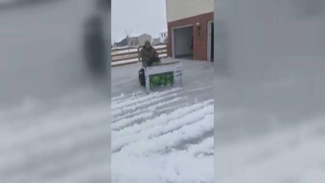 Amerikietis sugalvojo neįprastą būdą, kaip greitai nuvalyti sniegą