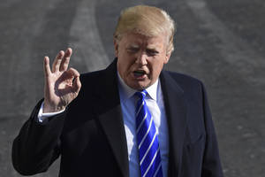 Donaldas Trumpas Naujuosius metus pasitiko grasinimais Pakistanui