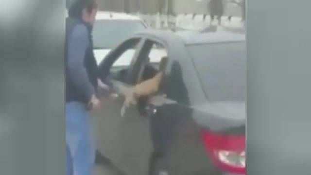 Vaizdai iš Rusijos – nepatikėsite, ką vyras įsisodino į automobilį
