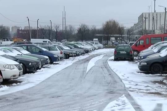 Konfiskuoti girtų vairuotojų automobiliai nebetelpa aikštelėse