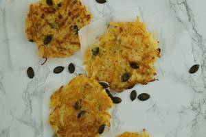 Išsikepkite bulvinius blynus su moliūgais – nepasigailėsite