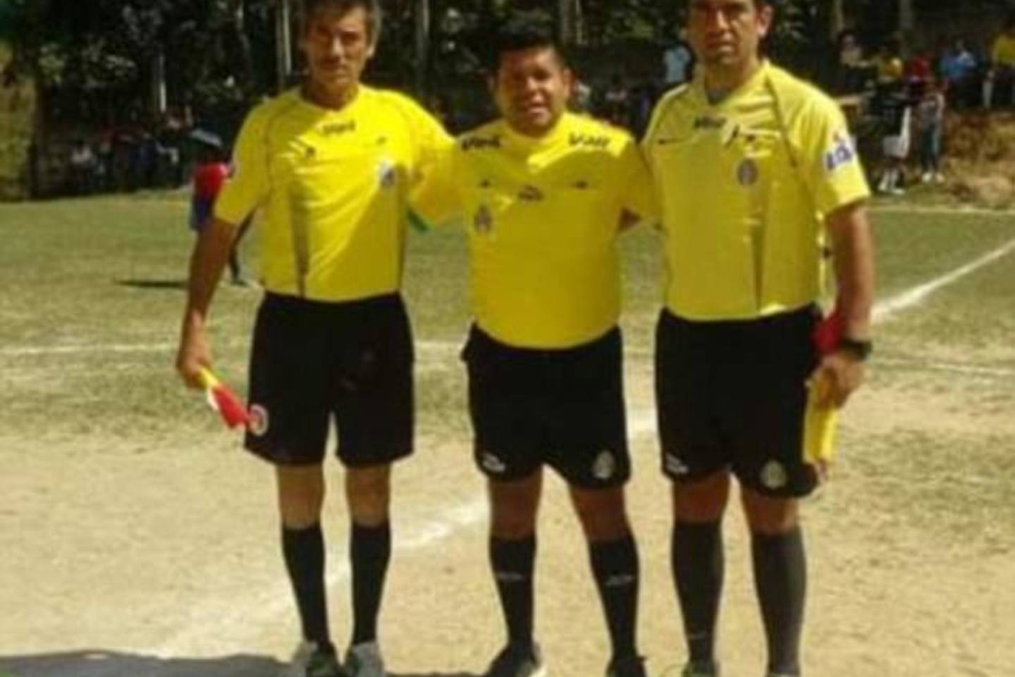 Jose Valdemaras Hernandezas Capetillo (kairėje) mirė nuo futbolininko smūgio ranka į galvą.