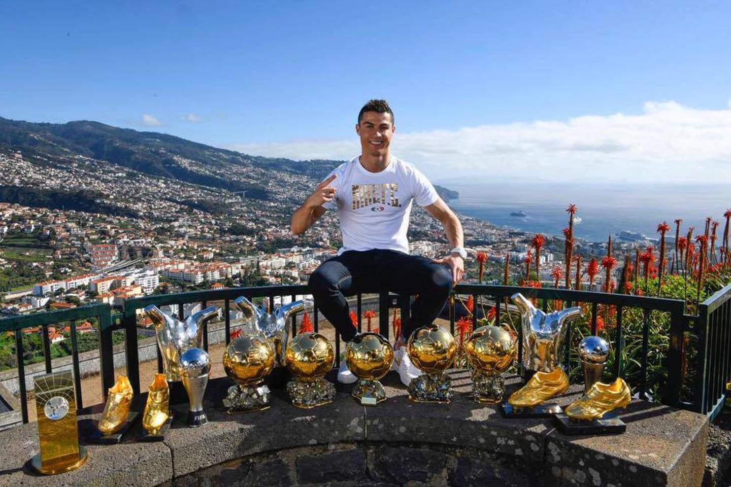 C.Ronaldo parodė dalį savo trofėjų.