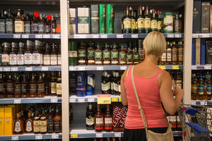 Prekybininkai papasakojo, kaip sekasi įgyvendinti alkoholio ribojimo naujoves