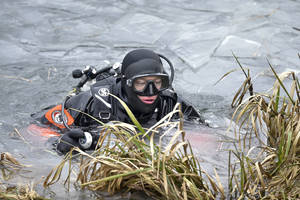 Ugniagesiai iš vandens vos spėja traukti skenduolius
